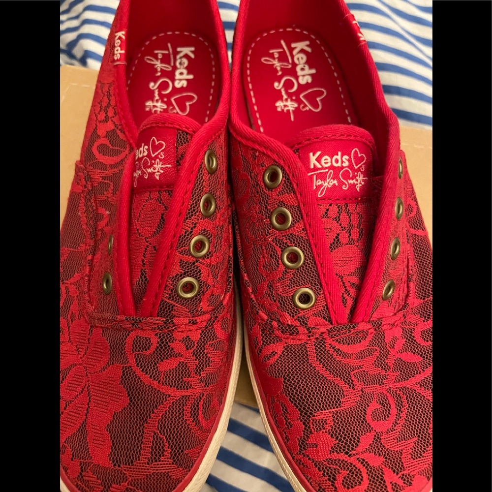 Red lace Taylor Swift keds